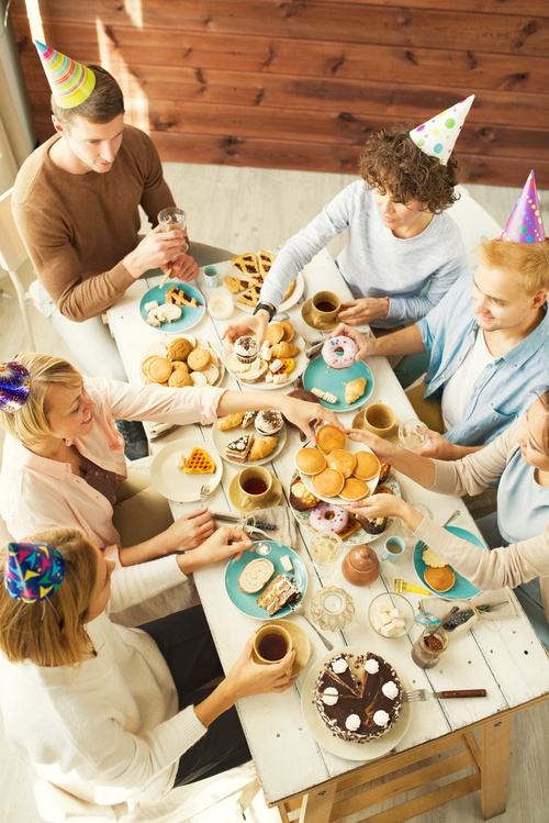 Celebración durante la pandemia con 6 amigos en casa