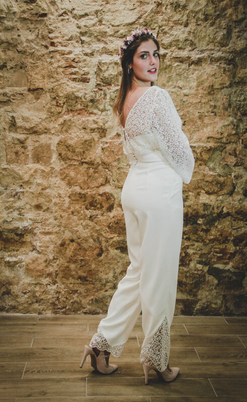 Vestido de novia en formato mono pantalón