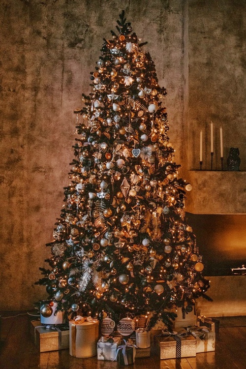 Árbol de navidad en una celebración navideña