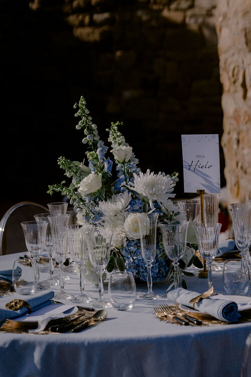 Banquete con decoración de una boda de invierno